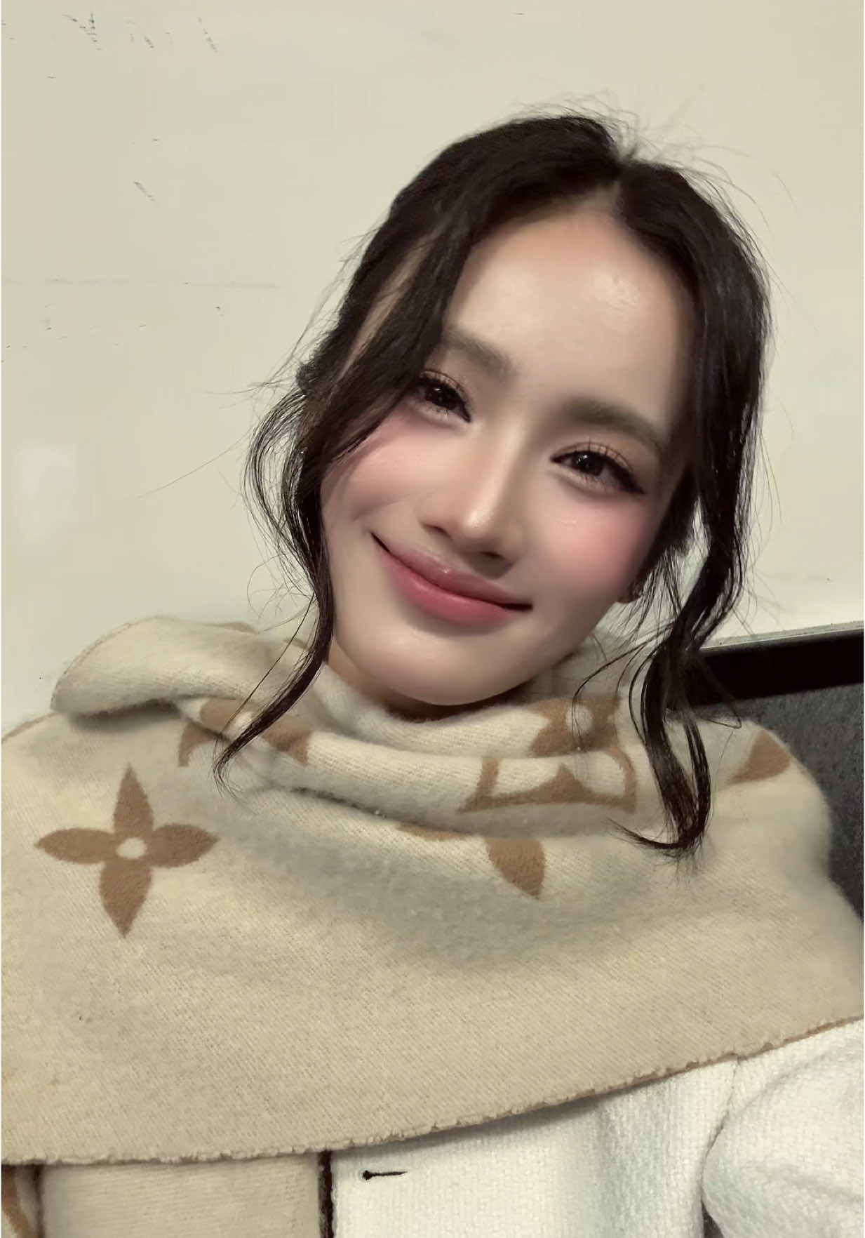 Nếu anh có thời gian thì đi dạo với em 😉 #HuynhTranYNhi #MissWorldVietnam2023 #SenVangEntertainment 