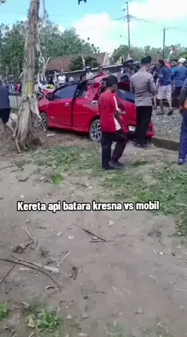 Dan terjadi lagi Laka KERETA API BATARA KRESNA VS MOBIL diperlintasan kereta api selogiri Wonogiri. Untuk korban langsung dibawa kerumah sakit. Himbauan untuk pengguna jalan kalau melintasi rel kereta api harap berhati-hati biar tidak terjadi hal yang tidak kita inginkan. #batarakresna #laka #keretaapi #wonogiri 