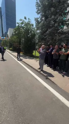 Bugün, Cumhurbaşkanımız Sn. Recep Tayyip Erdoğan’ın rozetimizi takmasıyla AK Parti ailemize resmen katıldık. Bu değişim, sadece bir parti değişikliği değil; Şehitkamil’imizin tamamına, tek bir hemşehrimizi ayırmadan hizmet sözümüzün yenilenmesidir. Bize güvenen, oy veren, destek olan tüm halkımıza tekrardan yürekten teşekkür ediyorum. Sözümüzdür; kimsenin yüzünü kara çıkarmadan, Şehitkamil’imiz ve ülkemiz için gece gündüz çalışacağız. Daha güçlü yarınlar için hizmete devam . #avumutyılmaz #akpartide🇹🇷💡🇹🇷 #hoşgeldiniz #keşvet #keşfetteyim  