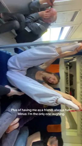 The man’s mood …😂#stretching #split #girls 