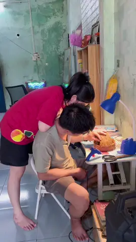 Nhà các chị ck nào bị hôi thì cứ mua dìa thoa dùm là ổng chịu à! #gái3con #Linh_Vũ #hôi_nách #hôi_nách #linh_vu1994 