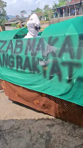 azab makan uang rakyat.