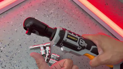 SOARFLY Cordless Ratcheting Wrench! #ratchetingwrench #cordlesswrench #tools #tiktokshopbacktoschool #tiktokshopcreatorpicks @SOARFLY @SOARFLY @SOARFLY Official @SOARFLY Tools @soarfly_hardwaretools2 @soarfly official 