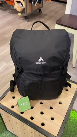 Tas ransel anak untuk bersekolah ataupun memulai petualangan dengan menggunakan Jr Ruen Backpak 18L. Ransel ini mengunakan bahan poliester yang mampu untuk menahan percikan air dan hujan ringan. #eigeradventure #eigerindostore #eigerproduct #eigeradventurecom #otdorstore 