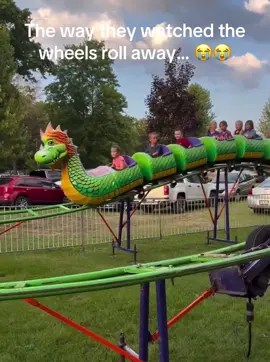 The way they watched the wheels roll away… 😭😭#fyp #fypシ゚viral #hilarious 