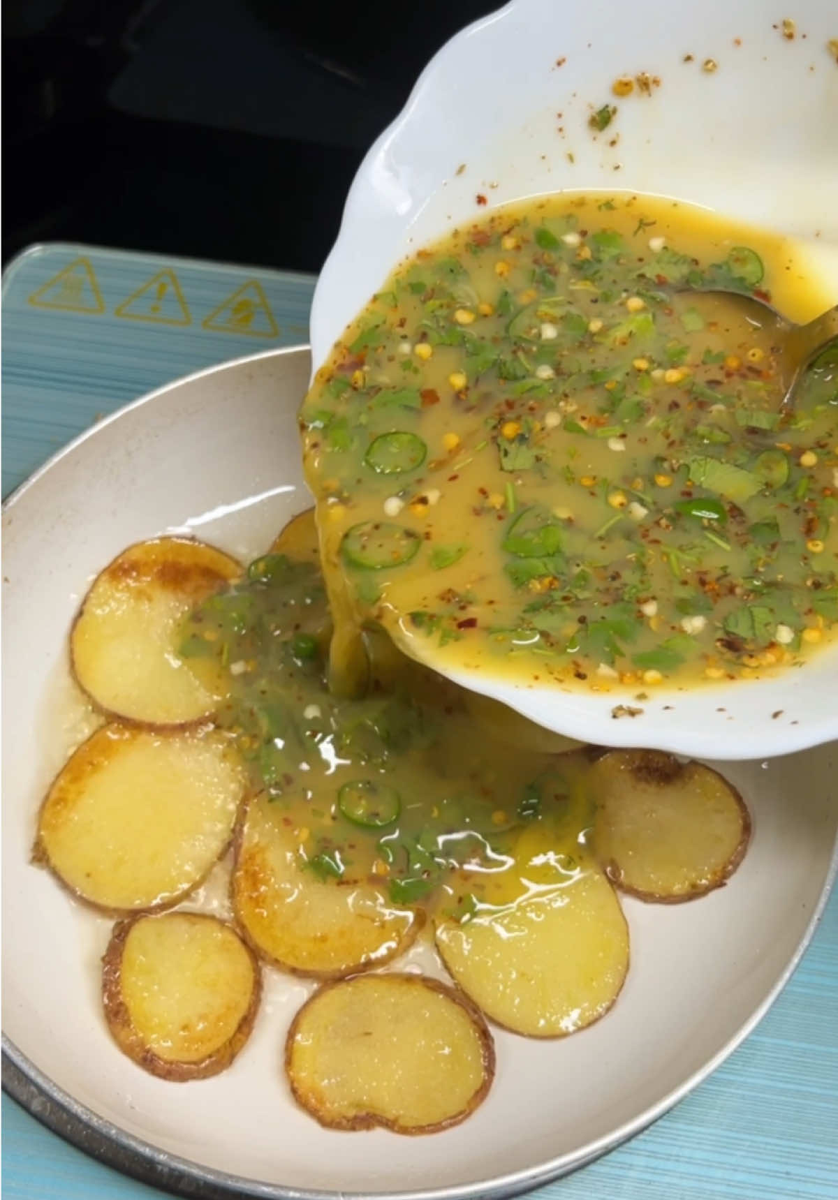 Breakfast omelette Recipe #breakfast #egg #omelette #cheese #easy #Recipe #FoodLover #tiktokfood #homemadefood #cooking #foryou#viralvideos 