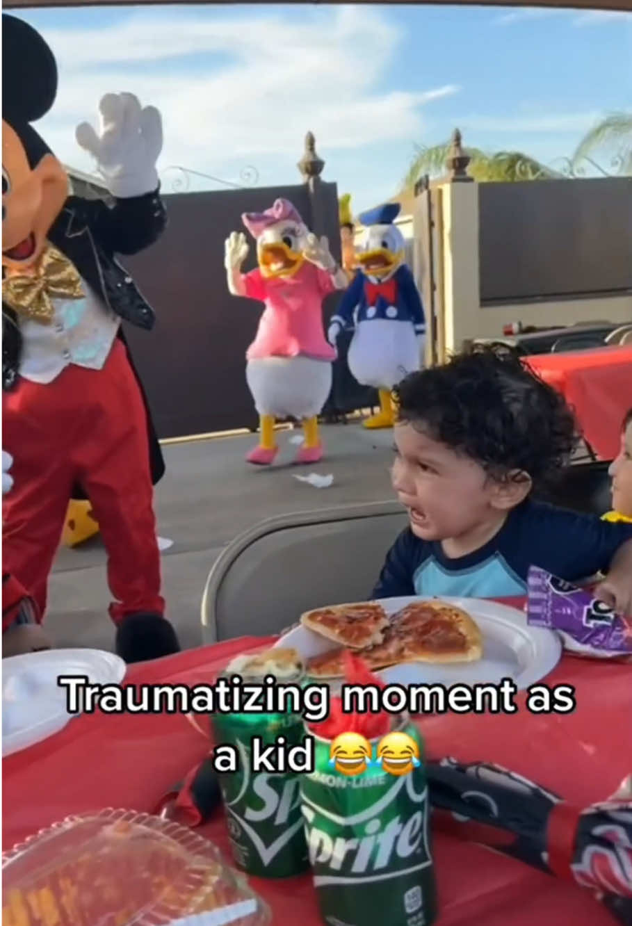 Heartbreaking moment 😂🤣#disney #funny #funnyvideos #disneyland #disneyworld #grich 