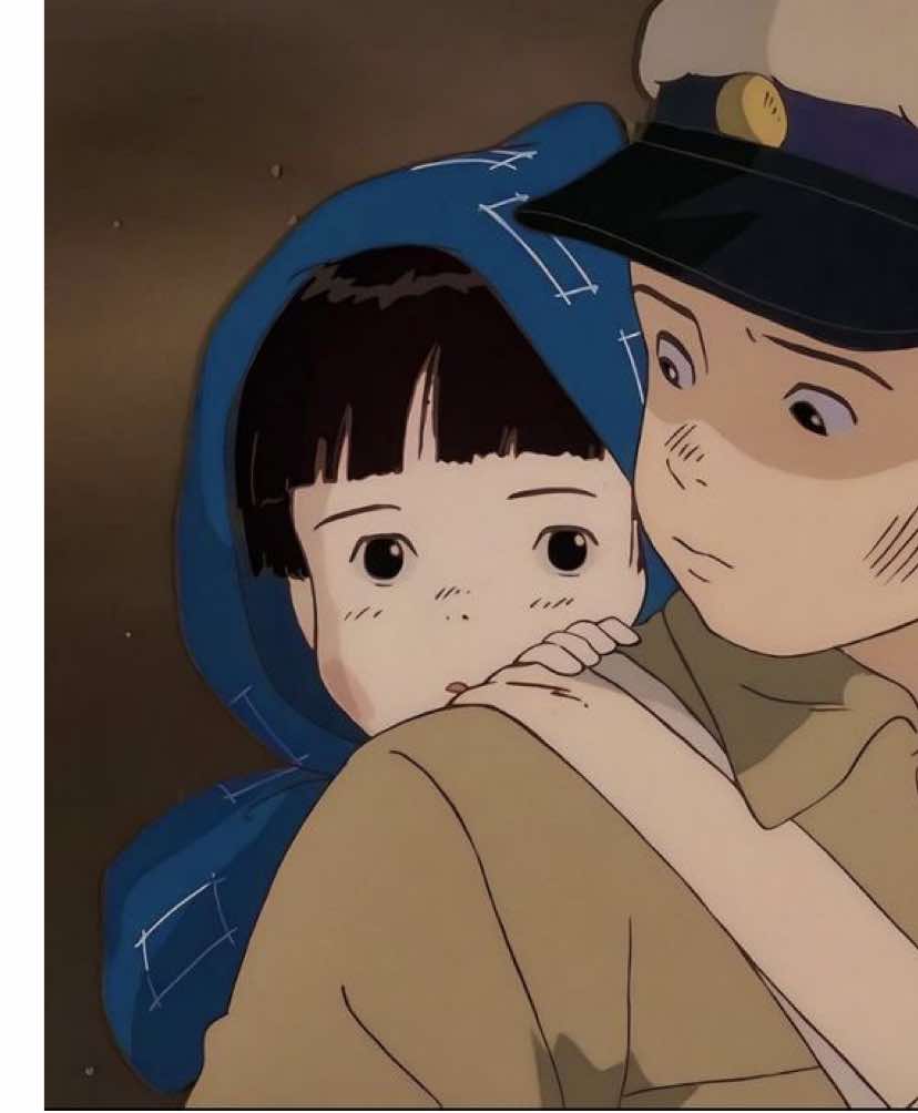 節子が亡くなった時、清太の本音はどこかほっとしていたとも言われてる。ただ美しく終わらせるんじゃなくて、人間らしさを最大限に描くことで、残酷さまでしっかり伝わってくるのがいいな。 追記 清太のモデルとなった作者・野坂さん自身は「自分は清太のような立派な兄ではなかった」と語っています。実際には、当時1歳半だった妹に食べ物を分け与えず、暴力をふるい、ときには脳震盪を起こすほど激しいこともあったそうです。 #火垂るの墓 #戦争#fyp 