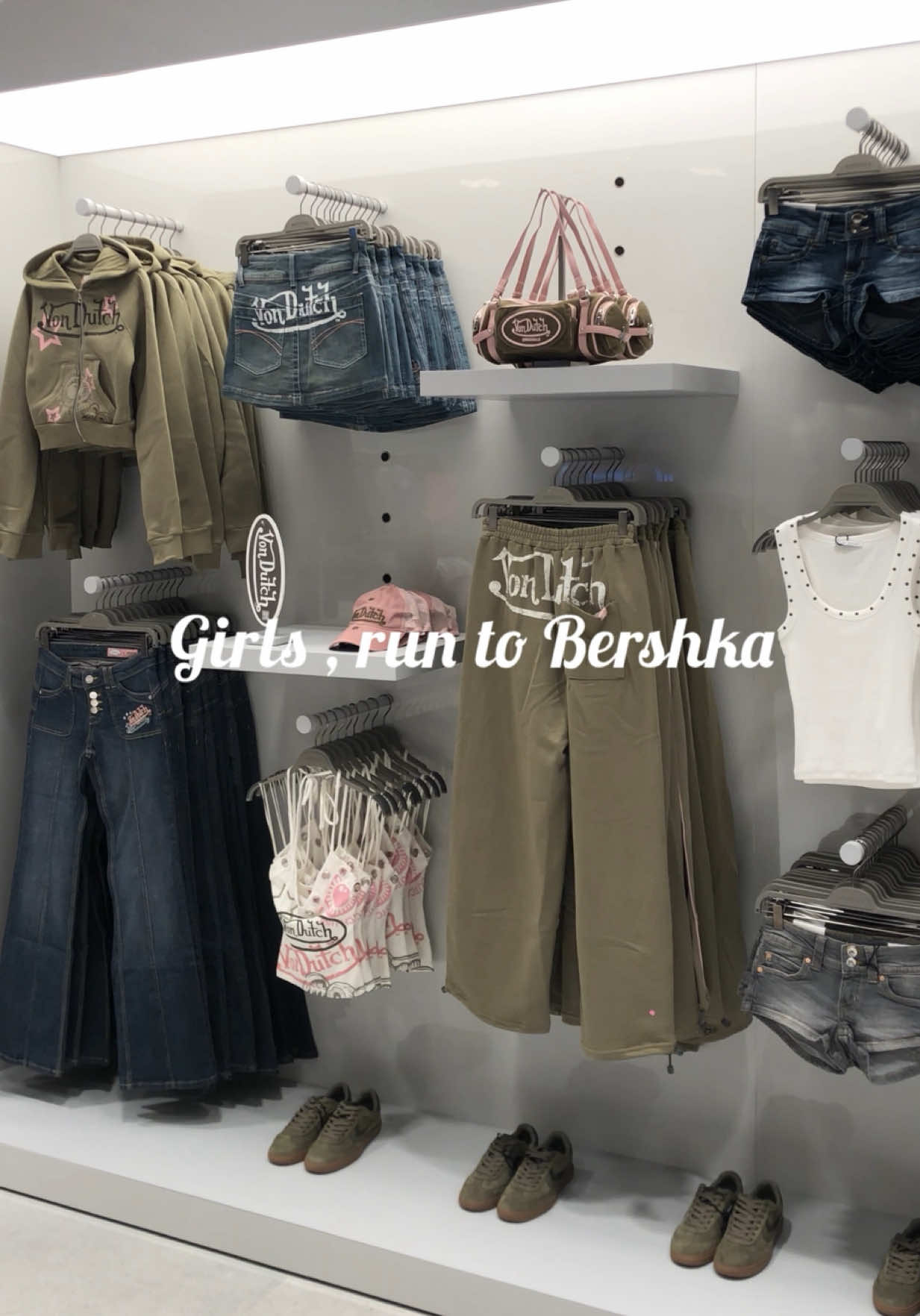 Girls run to Bershka 🏃‍♀️✨ Von Dutch X Bershka ! #vondutch #bershkacollection #bershka #bershkastyle #forupage 
