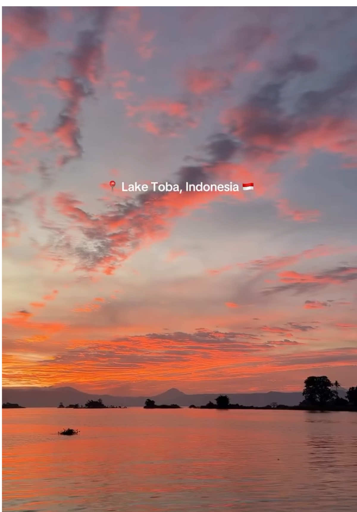 Where volcanic history carved a masterpiece. Lake Toba’s deep blue waters meet rolling green hills, and time feels like it stands still. This isn’t just a view, it’s an entire feeling. Cr/ig: samosir_indah 📍 Samosir Island, Lake Toba, North Sumatra #LakeToba #SamosirIsland #NorthSumatra #WonderfulIndonesia #NatureEscape  