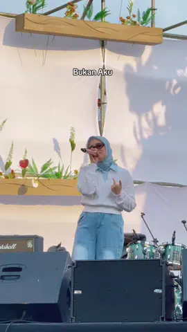 ternyata bukan aku yang kamu inginkan 🥀