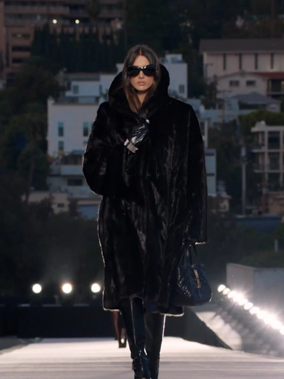 VERSACE FW 23/24 Los Angeles  #fashion #fashionweek #moda #versace #model 