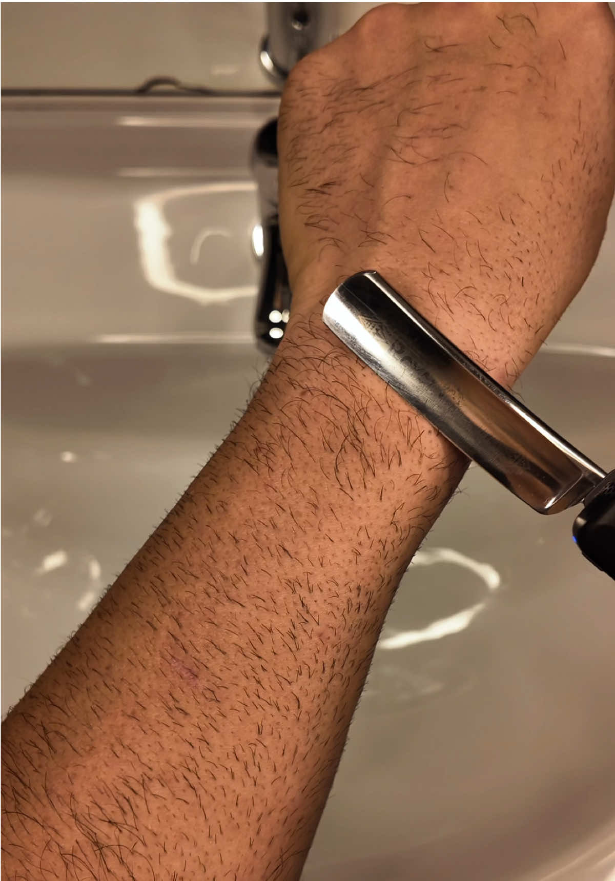 ASMR Honing From Grainy to Perfect 🔬 — RELAXING and SATISFYING SOUNDS | Le Grelot Royal Canada Vintage Straight Razor on BR Ardesia Stone 🪨🥋💈🧘🏻‍♂️ 👉🏻 Beveling with synthetic Shapton Glass 8K 👉🏻 Finishing on natural Black Ardesia stone 👉🏻 Final result visible 🔬 under the microscope at the end of the video — from a rough, serrated bevel to a perfectly refined, surgical sharpness for uncompromised shaving performance 📲 Follow for more precision honing and traditional razor craftsmanship #Asmr #satisfying #lostregonedellabarba #relaxing #asmrtingles                        ⸻ 🇮🇹 FILO del RASOIO da SGRANATO a PERFETTO!🔬 | ASMR Affilatura | Rasoio a Mano Libera Le Grelot Royal Canada su Ardesia BR 🪨🥋💈🧘🏻‍♂️ 👉🏻 Bisellatura su pietra sintetica Shapton 8K 👉🏻 Finitura su pietra naturale in Ardesia Nera 👉🏻 Risultato finale visibile 🔬 al microscopio alla fine del video — dal bevel sgranato a un filo perfettamente rifinito e affilato chirurgicamente per una rasatura superiore e senza compromessi 📲 Segui per altri contenuti su affilatura di precisione e rasatura tradizionale