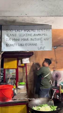 Ojo lali asalmu Ben ora ilang sejati e Awakmu.  Ojo mung mikir butuh e urip nganti lali gunane Urip. Kabeh wong kerjo kabeh wong yo kesel ning wayah di jak klumpukan Karang taruna yo usahakno. Kabeh wong kerjo ning yo nyungkani nak Dalane Rejeki dw dw nggone kancane ojo melu di Babati. Srawung’o, dene enek wong ninggal nglayat dene enek wong/tonggo susah di bantu, ojo nggu introvert mung mikir Uripmu . #quotes #katakata #video #beranda #capcut #tiktok #fyp #xybca #fyppppppppppppppppppppppp #jatimpride #jowopride #nganjuk24jam #nganjuk #selfreminder #tiktokviral #kediri #kediri24jam #dennycaknan 