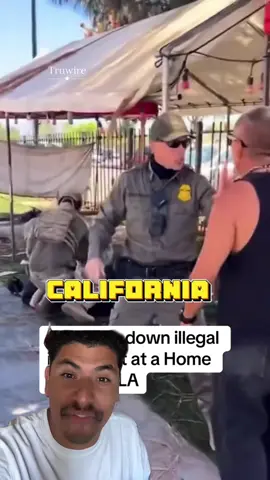 la policía y los bomberos de la ciudad de Bell california se unieron con el pueblo apoyándolos en la protesta contra migración🙏🏻‼️🚨 #bell #california #migracion #protesta #migrantes #policia #bomberos #latinosenu 