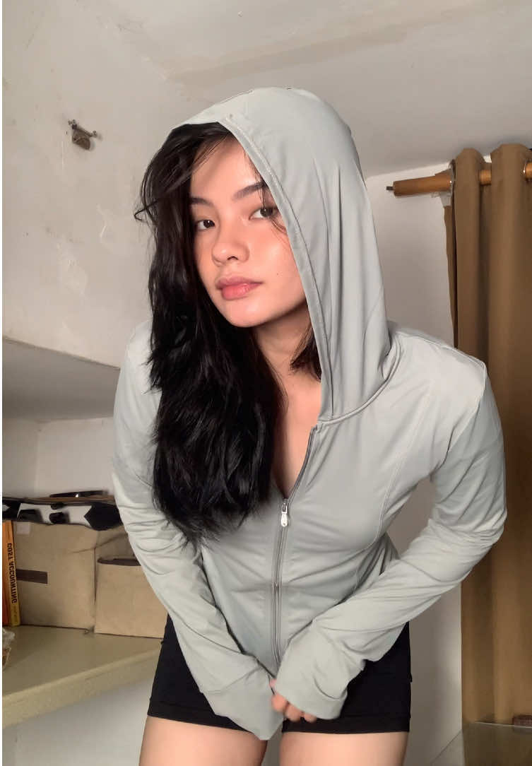May hoodie na aaacchk😫 #yogajacket #hoodie #workoutoutfit #workoutoutfitforwomen 