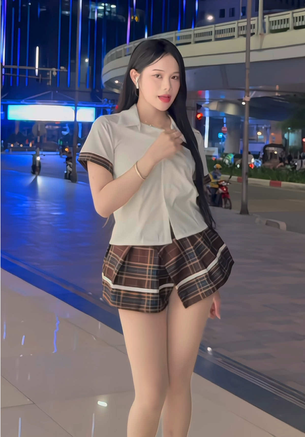 Trông cái váy lạ lạ mà thôi cũng kệ vậy🥲 / (đc : @Nhật Minh @hoa xù✩ @Chí Hiểnn ) #maiico03 #fyb #xuhuong #tiktokvn #dancechallenge 