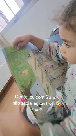 Criança Lendo aos 5 anos. #familia #filha #educacao #aprendendo #estudo 