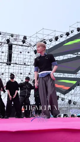 Jack - J97 đội mưa chạy sân khấu chuẩn bị show Hạ Vải Concert do NTK Thạch Linh tổ chức #ChumChum #havaiconcert #havaiconcertbychumchum #NTKThachLinh #J97 
