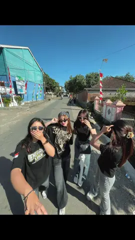 Merdeka 🇮🇩🇮🇩🇮🇩🇮🇩#fyplomboktiktok #lombokvirall🌴🌴 #fypdongggggggggシ #fypシ゚ #lomboktiktok_fyp #kemerdekaanindonesia🇮🇩 