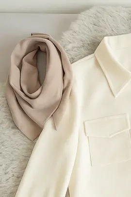 ✨ Outfit cantik, simpel tapi tetep classy ✨ Blazer crop + celana ivory + hijab square = kombinasi yang bikin look kamu makin feminim dan elegan 💕 🔥 Cocok buat hangout, kerja, atau daily style ala Korea 🌸 Warna soft bikin wajah auto fresh 💯 Kain adem, jatuhnya rapi, dan super nyaman dipakai ➡️ Wajib punya kalau mau tampil kekinian tapi tetap anggun! #OOTDKekinian #FYPOutfit #HijabStyle #OOTDMinimalis #outfitcewekkorea 