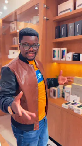 📱 Un Samsung pour chaque budget, sans compromis. Tu veux un téléphone fiable, pratique et accessible entre 100$ et 300$ ? 👉 Chez Losako Shop, tu trouves la gamme Samsung entrée et milieu de gamme parfaite pour le quotidien : batterie solide, écran clair, fluidité assurée. Que ce soit pour toi, pour un proche ou comme 2ᵉ téléphone, c’est le choix idéal. Neuf, officiel, avec garantie Samsung. 📍 Notre adresse : Premier Shopping Mall, 1er étage – Kinshasa 🕒 Nos horaires : Lundi à samedi : 9h – 19h Dimanche : 15h – 20h 📲 WhatsApp • +243 821 006 430 🌐 www.losako.shop #LosakoShop #SamsungKinshasa #TechFiable #PremierMall #SmartChoice 