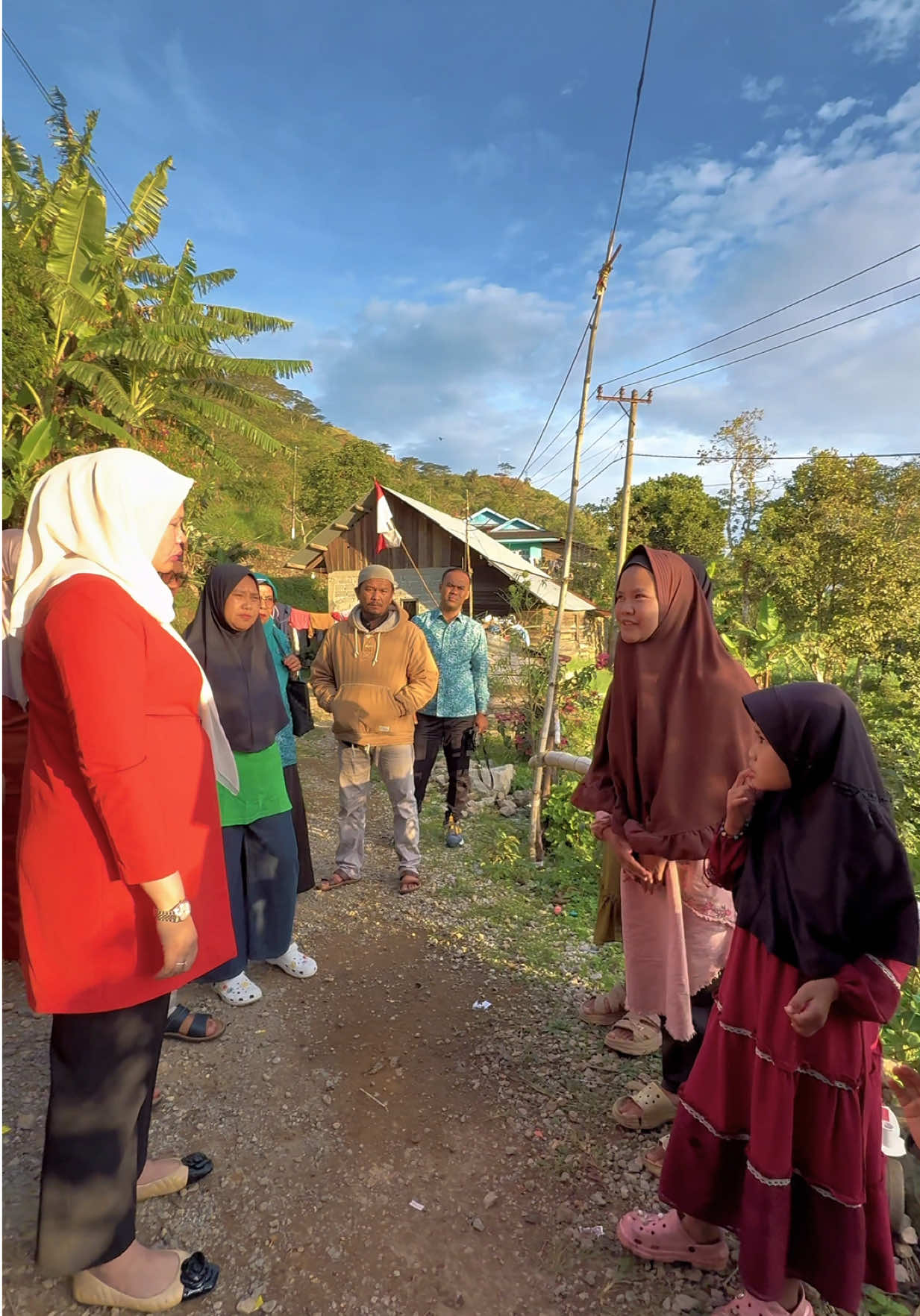 Kunjungan ke tempat Adel salah satu warga kita di lembang jaya yang kita berikan fasilitas ke panjangan tangan untuk segera melakukan pengobatan lanjut ke rumah sakit ❤️❤️ @Jon Pandu @TP-PKK KABUPATEN SOLOK  #promomakanmerdeka #fypage #fypシ #jonpandu #kabupatensolok 