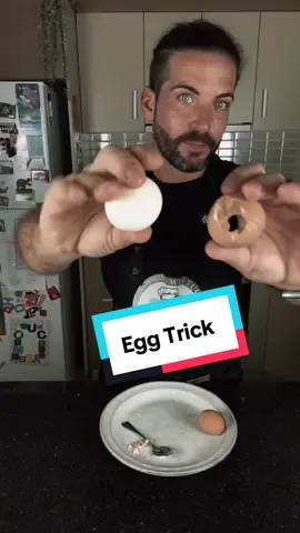 Peeling Eggs in a whole new level.   Thanks to a couple of friends of mine ”Vanessa & Banana “ to post this few days ago, It worked and had to share it here 😉☺️ Now you know a new quick way on how to peel your eggs 😉😅 ciao belli 👋🇮🇹✌️😎