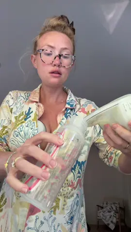 Leaking left and right lol #breastmilk #pumping #exclusivelypumping #postpartum #ftm 
