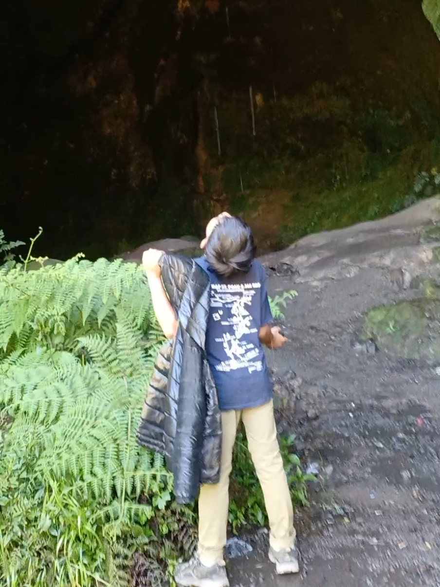 goa walet 2950 mdpl di lereng gunung ciremai via apuy #mountain #gunungindonesia #gunung #gunungjawabarat #atapjabar 