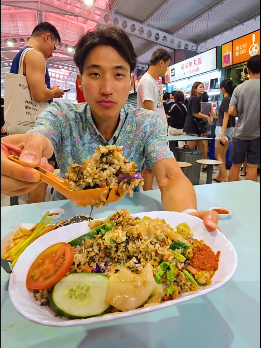 $100 lunch at Alexandra Village Food Centre! One of those rare occasions where I feast at a hawker without turning into a puddle 😆 #foodchallenge #sgfoodie 