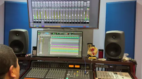 “Así empezó a grabarse este éxito que hoy es tendencia #1 🔥 ‘No te preocupes por mí’ 🎶 Corazón Serrano x Dilber Aguilar. Bajo: Pedro Arroyo 🎸 Batería: Piedrita 🥁 Congas, bongó y timbales: Jhon Peña 🎶 #MusicaPeruana #EnElEstudio” @Pedro Arroyo Rojas @Piedrita V-drums @Corazón Serrano Perú 