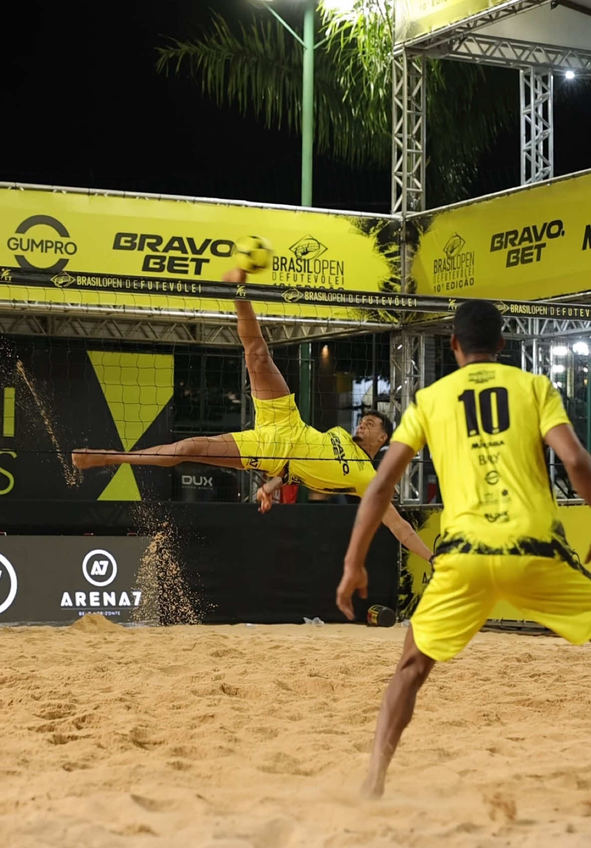 As vezes tem que ser na força 💣 🤌🏽#fypシ゚ #foryoupage #futevolei 