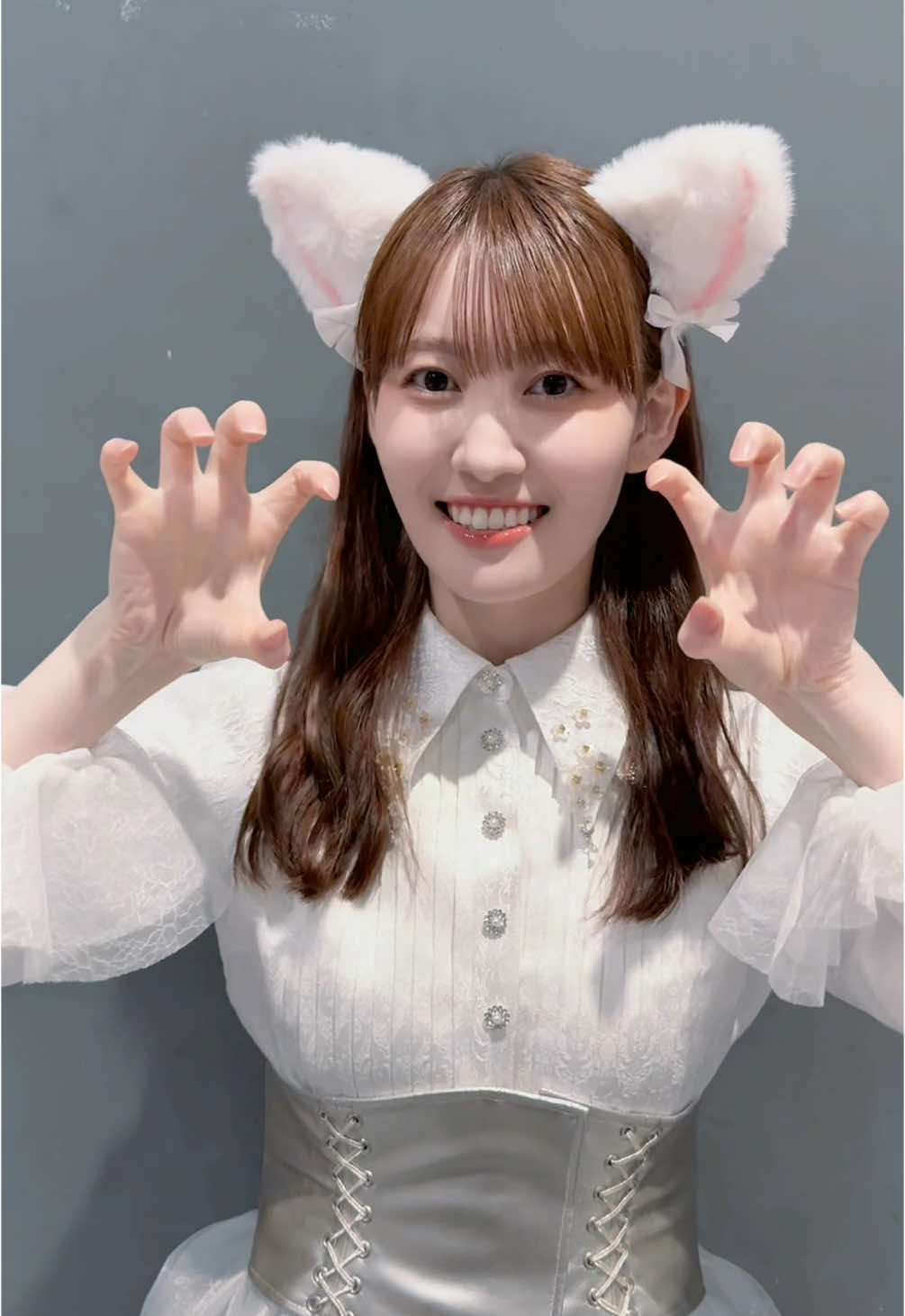 5匹目は松尾にゃん🐱 懐かない猫かと思いきや、、？ にゃーダンスをとっても可愛く踊ってくれました🫶 にゃーユニットのにゃーダンス みんな一緒に踊ってね🐈🤍 #松尾美佑 #にゃーユニット #にゃーダンス #猫のいる生活 #乃木坂46_君と猫 #乃木坂46_samenumbers #乃木坂46