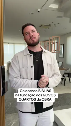 Bíblias nos NOVOS CÔMODOS da nossa casa! Gostaram dos versículos escolhidos? #ThiagoNigro #PrimoRico #Investimentos #Obra #Reforma 