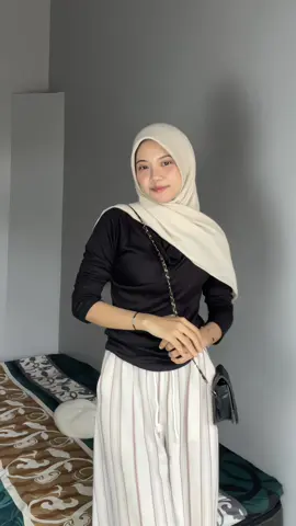 celana strip yg cocok buat atasan apa ajaa