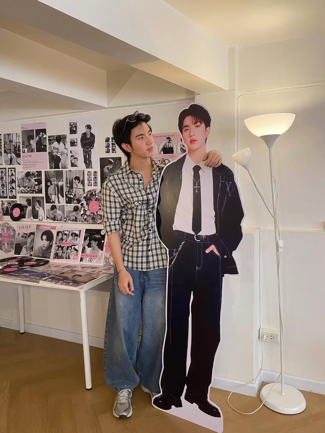 #keenUpdate 📍IG Pots : jeab.nalin =͟͟͞♡ 🗓 16 August 2025 ✨ มีเด็กไปเก็บโปรเจคด้วยค้าบ น่ารักมาก!  #keenkeno #คีนสุวิจักขณ์ #seakeen 