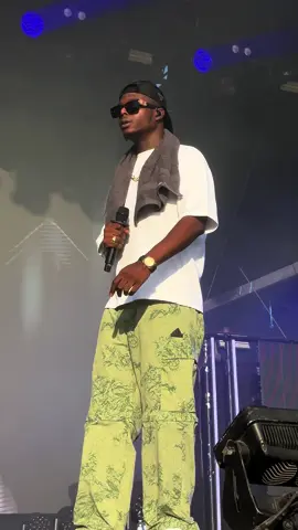 elle veut chanel et la roly au poignet 🫨 @Ninho  #ninho #concerts #festival #rapfr #pourtoii 