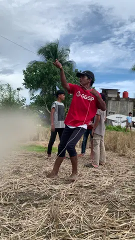 innalilahi wa innalilahi rojiun3x telah berpulang kerahmatullah seorang pecandung layang” dari grup pesona lugas & pantang kalah tadi pagi sekira jam 10 kami minta doa nya kepada pancandu lyang” sumbar riau semoga arwah nya diterima oleh Allah SWT ya robalalamin@baiim012 @FAHMICHANIAGO @M.RIZIQ AL MUKHNI @rickykoto00 @Adriyan Mirdani 