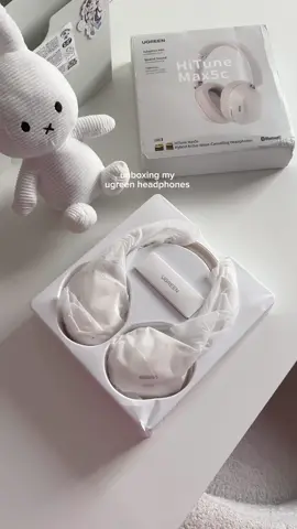 minimalist headphones 💌 #ugreenheadphones #headphones #fyp 
