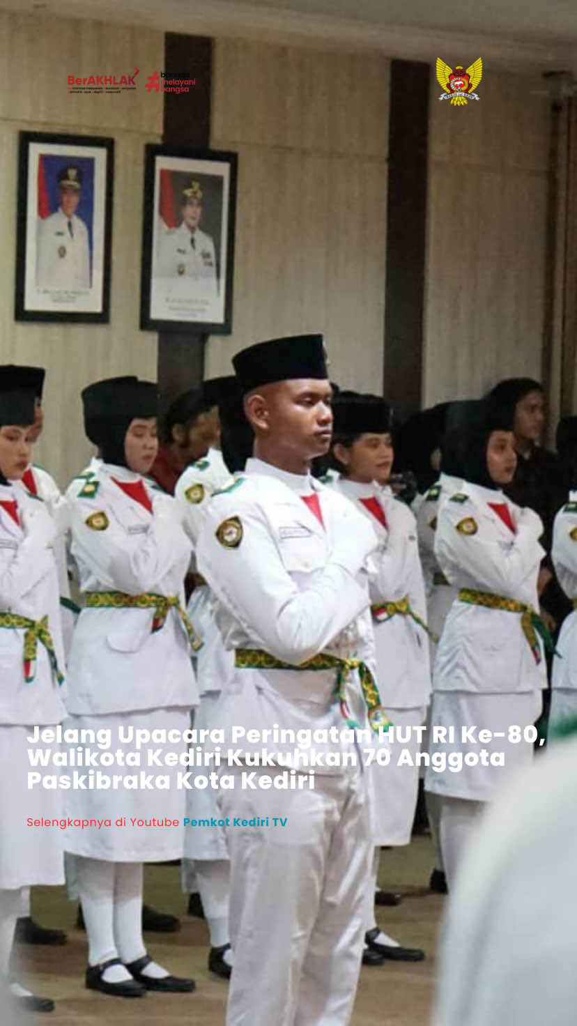 Jelang Upacara Peringatan HUT RI Ke-80, Walikota Kediri Kukuhkan 70 Anggota Paskibraka Kota Kediri Menjelang upacara peringatan HUT RI ke 80, Jumat 15 Agustus 2025 Walikota Kediri Vinanda Prameswati mengukuhkan sebanyak 70 anggota calon paskibraka yang dilaksanakan di ruang Joyoboyo balai kota kediri. Vinanda Prameswati Walikota Kediri tersebut mengungkapkan apresiasi kepada seluruh anggota paskibraka yang telah menjalani serangkaian seleksi serta latihan yang sangat ketat. Menurutnya paskibraka bukan hanya kedisiplinan, kekompakan dan kekuatan fisik namun juga keteladanan semangat juang serta bentuk dari cinta tanah air. (Selengkapnya saksikan di kanal Youtube Pemkot Kediri TV)