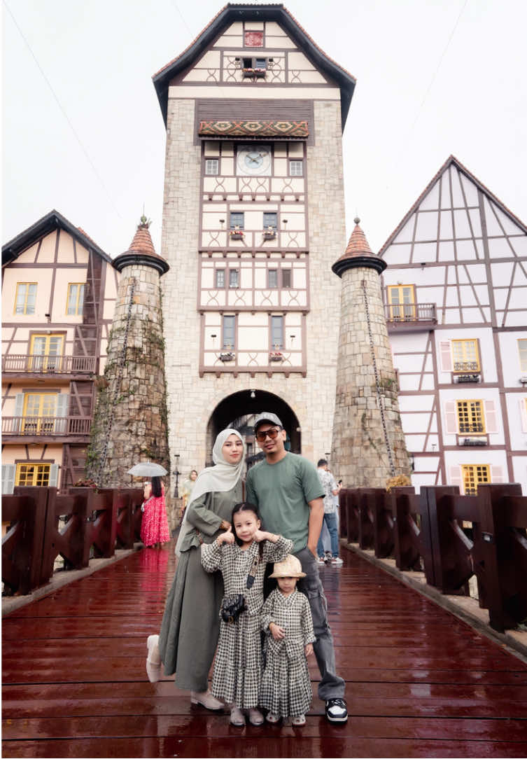 We are done creating some memories. The only therapy what i need. Loving the European vibe. Macehh abi dari tunjuk dlm tiktok terus plan last minit check in sini hehe 😍🫶 #shortvacay #familylove #bukittinggi #Vlog #holiday #colmartropicale 
