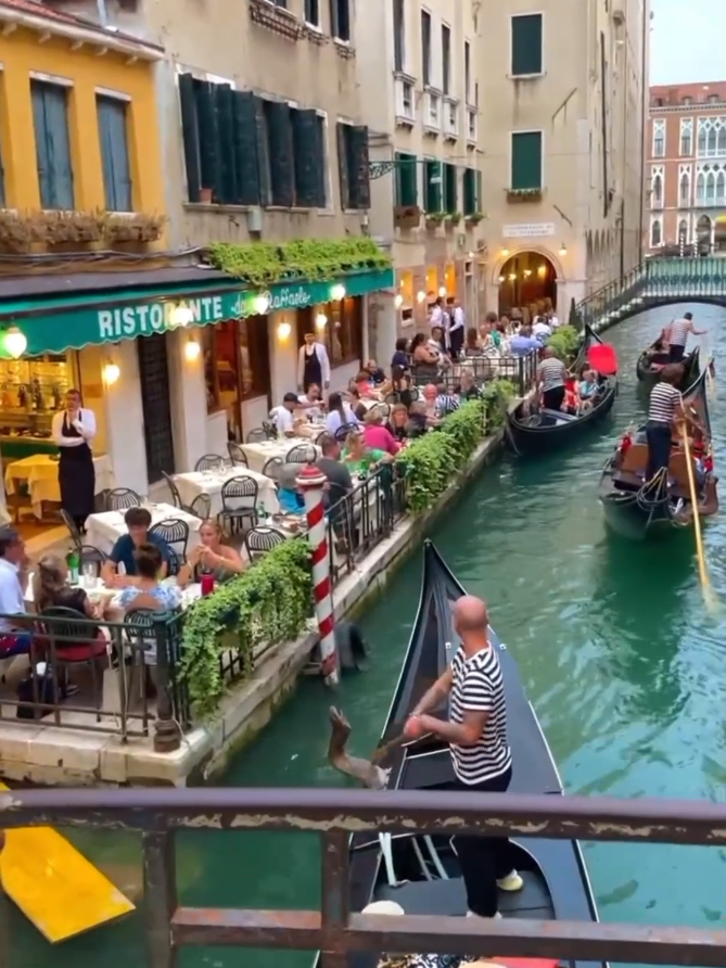 Venice❤️| Italy🇮🇹 #venice #itlay🇮🇹 #beautifulplaces #explore #knowledge 