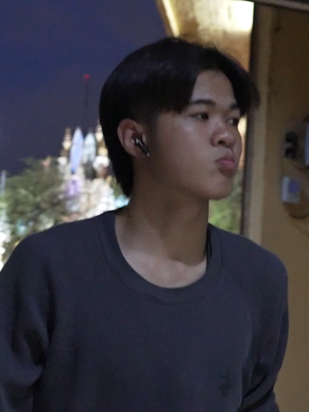 #พี่เอเชียร์มาแล้ว! 😍 ชกเป็นคู่สุดท้ายก็จริง แต่มาถึงก่อนใครเลย #คืนนี้ เอฟซีบางแสนไฟต์คลับมาร่วมส่งกำลังใจให้ 