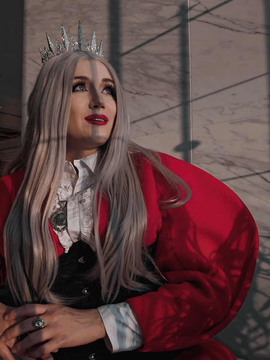 Rocking a villian core outfit at the fantasy con is the only answer. 💅  Come, make me your villian.