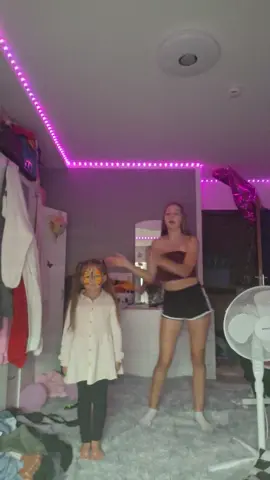 schminke von https://www.instagram.com/glitzerundklick?igsh=Z3VwZDE0d3RhZnBt #kinderschminken #sisterr #lassesviralgehen #fyyyyyyyyyyyyyyyy 