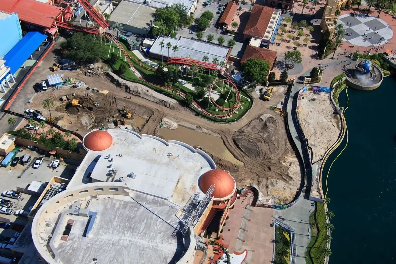 Universal Studios Florida Update New aerial photos by @Bioreconstruct reveal site preparation for the attraction replacing Hollywood Rip Ride Rockit. Major changes are underway, and fans are buzzing about what new ride could take its place at Universal Orlando Resort. Stay tuned for more construction updates and breaking theme park news! 🎢✨ #UniversalStudiosFlorida #UniversalOrlando #HollywoodRipRideRockit #ThemeParkConstruction #OrlandoThemeParks 