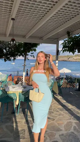 how my personal girl therapy looks like🐚🌊🥂🤍 • • • #girltherapy #vacation #girlvacation #Summer #travel 