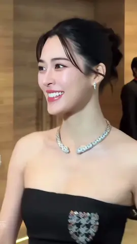 สวยลอยมามากกก #หลิงหลิงคอง #linglingkwong #หลิงหลิงศิริลักษณ์ #weibogala2025 