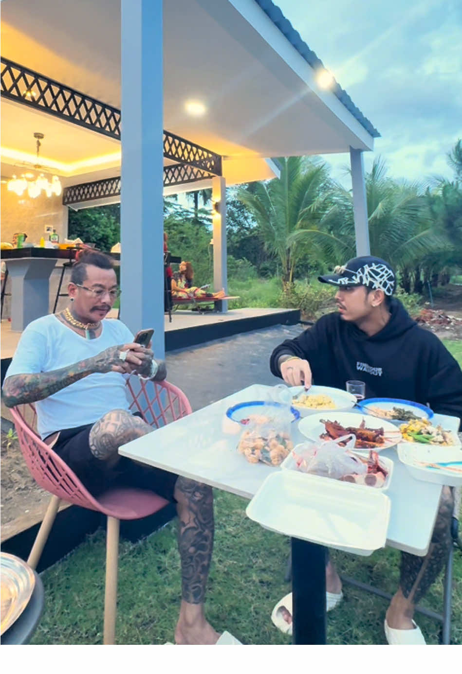 အဖေနဲ့ ညနေခင်း 🖤😆@Khin Hlaing #foryou #trend #fyp #fatherson #family 